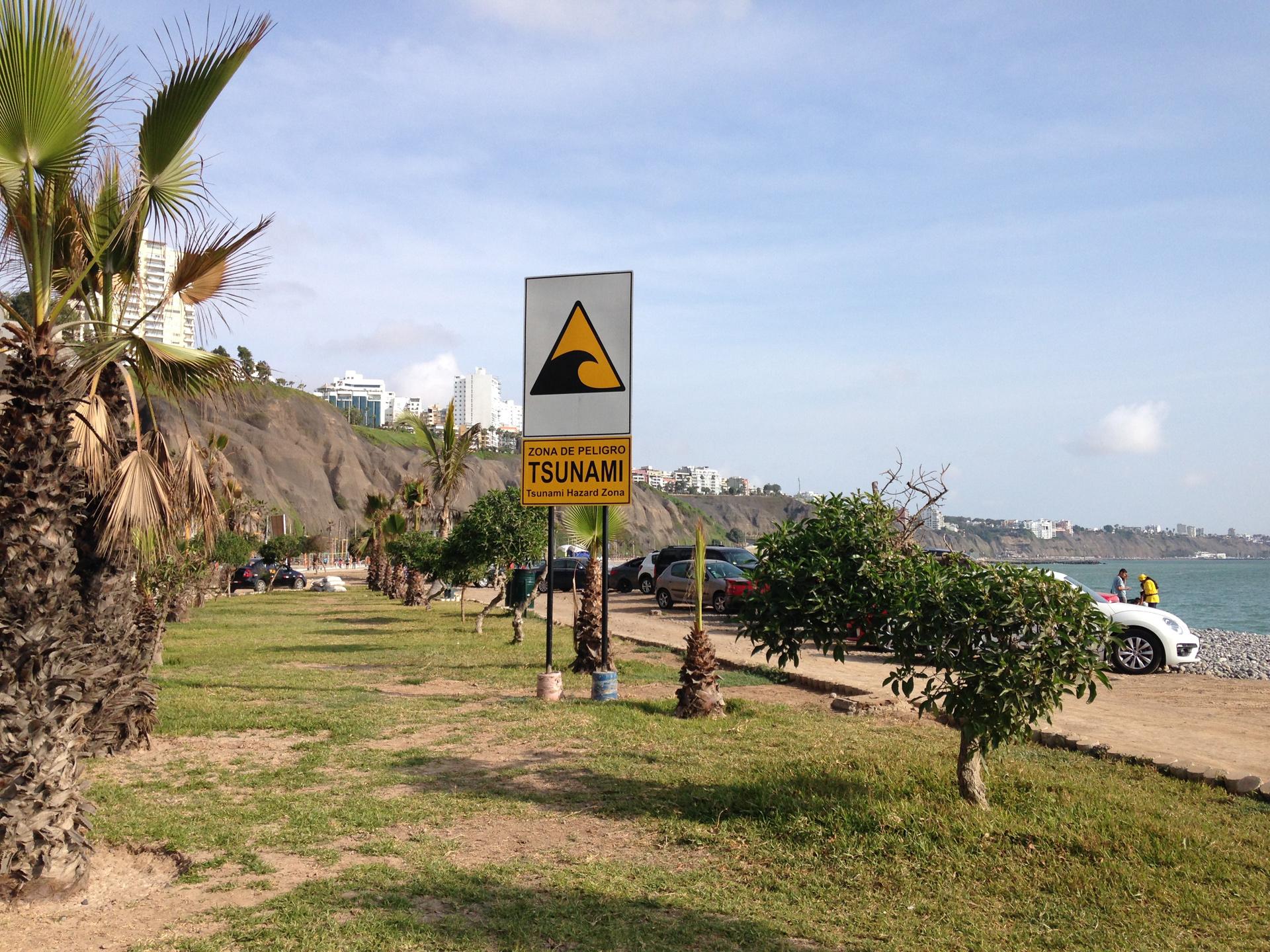 Picture of a tsunami warning sign on the beach of Lima, Peru