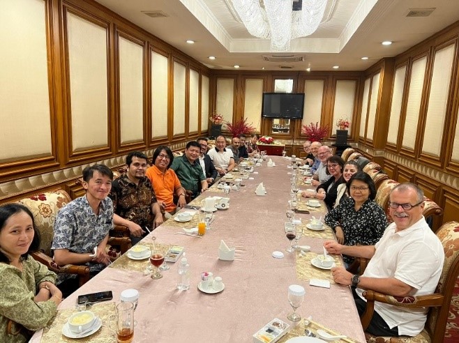 Gemeinsames Abendessen mit Vertretern des Projektkonsortium 