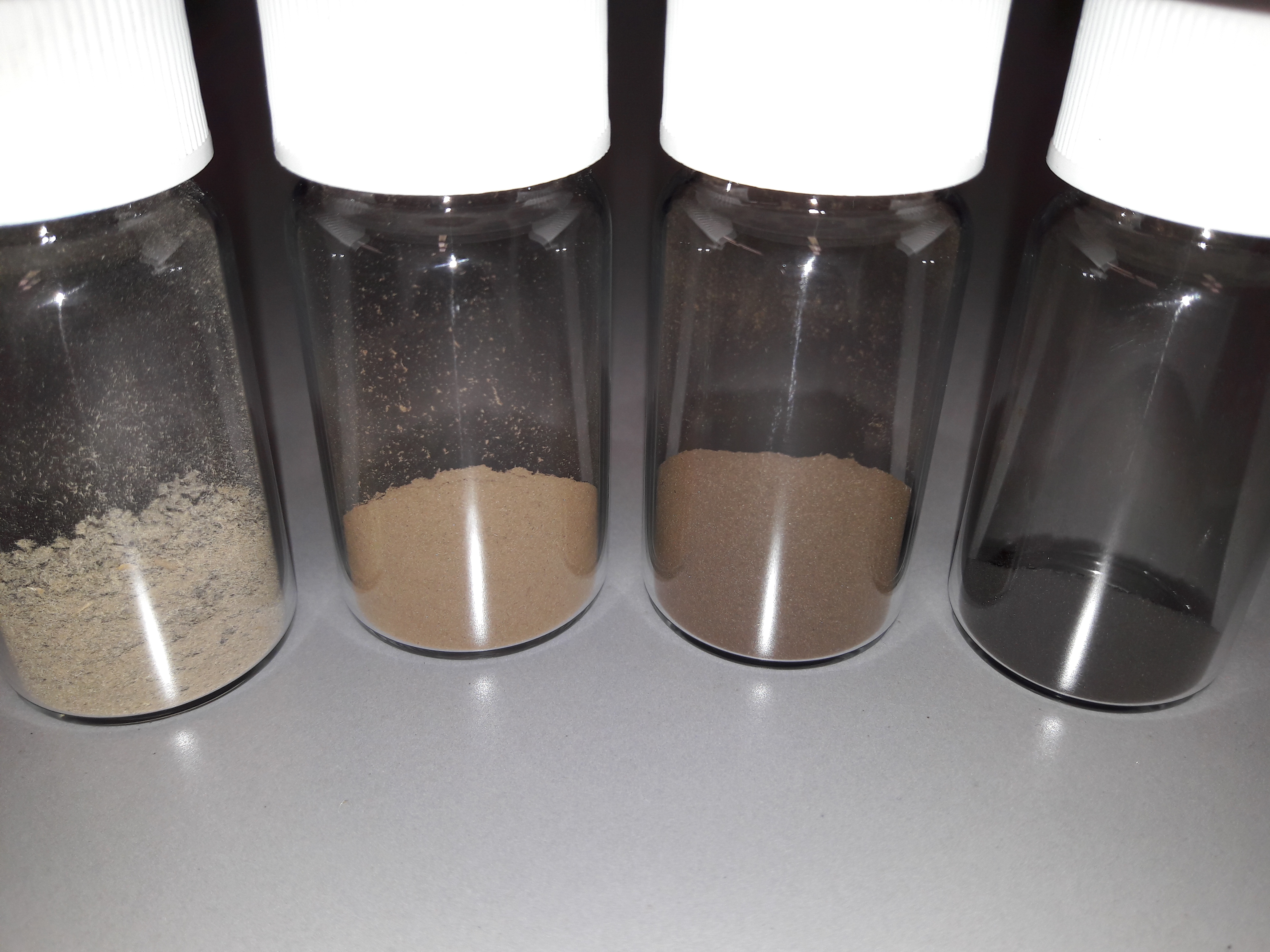 HTC-treated sewage sludge at different temperatures, dried (left to right: untreated, 190 °C, 220 °C, 250 °C). © TU Darmstadt, T. Blach