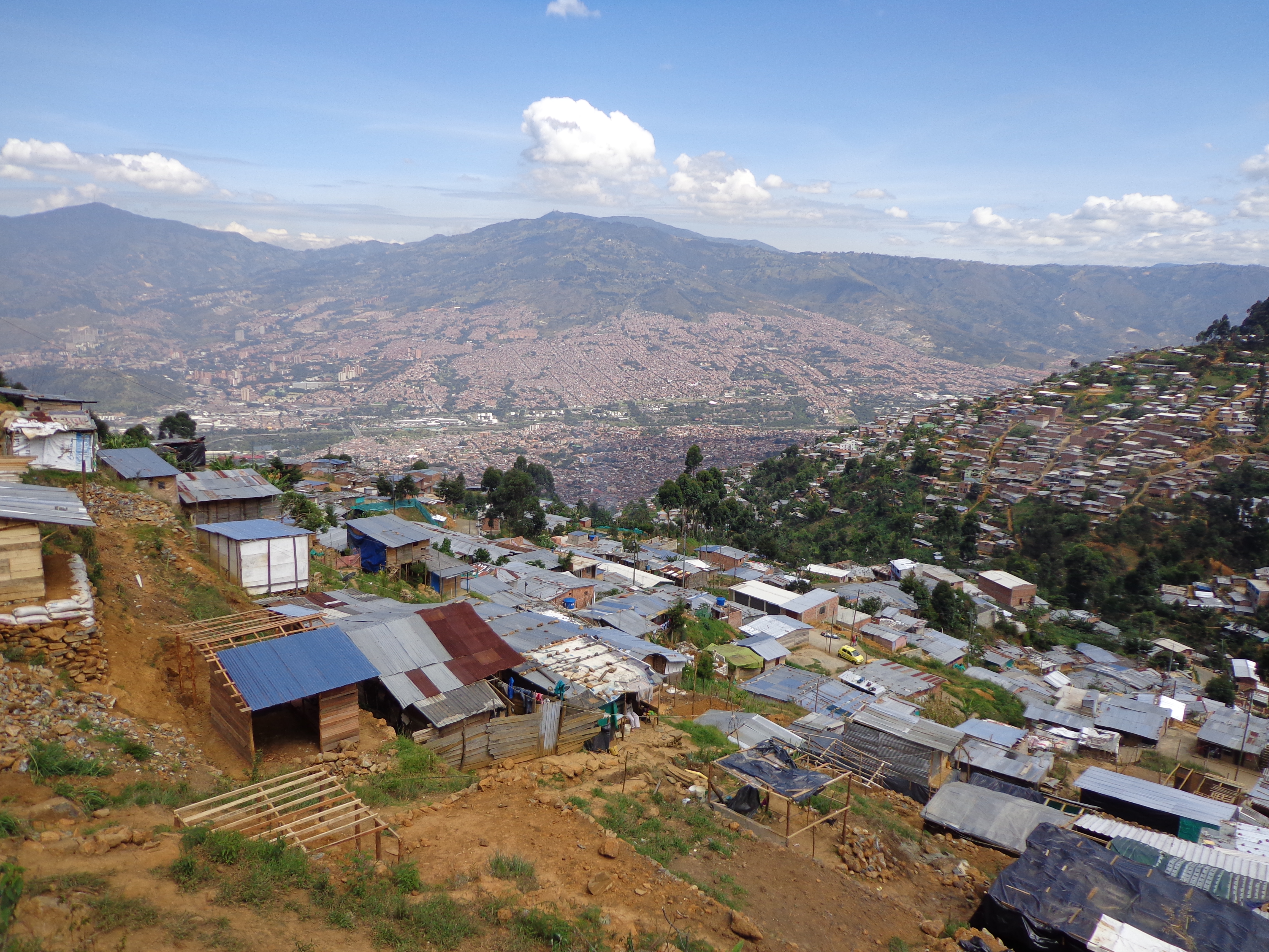 Blick von Barrio La Cruz auf Medellín im Aburrá Tal. © Fachgebiet Landschaftsarchitektur und Entwerfen, Leibniz Universität Hannover, Christian Wertmann