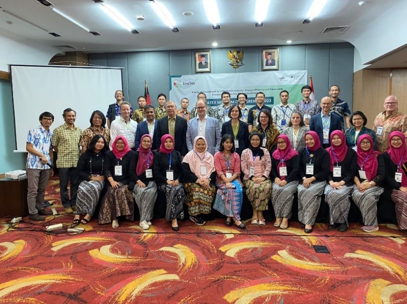 Das Organisations-Team der STTT Bandung und alle EnaTex Projektpartner nach der erfolgreichen Konferenz.
